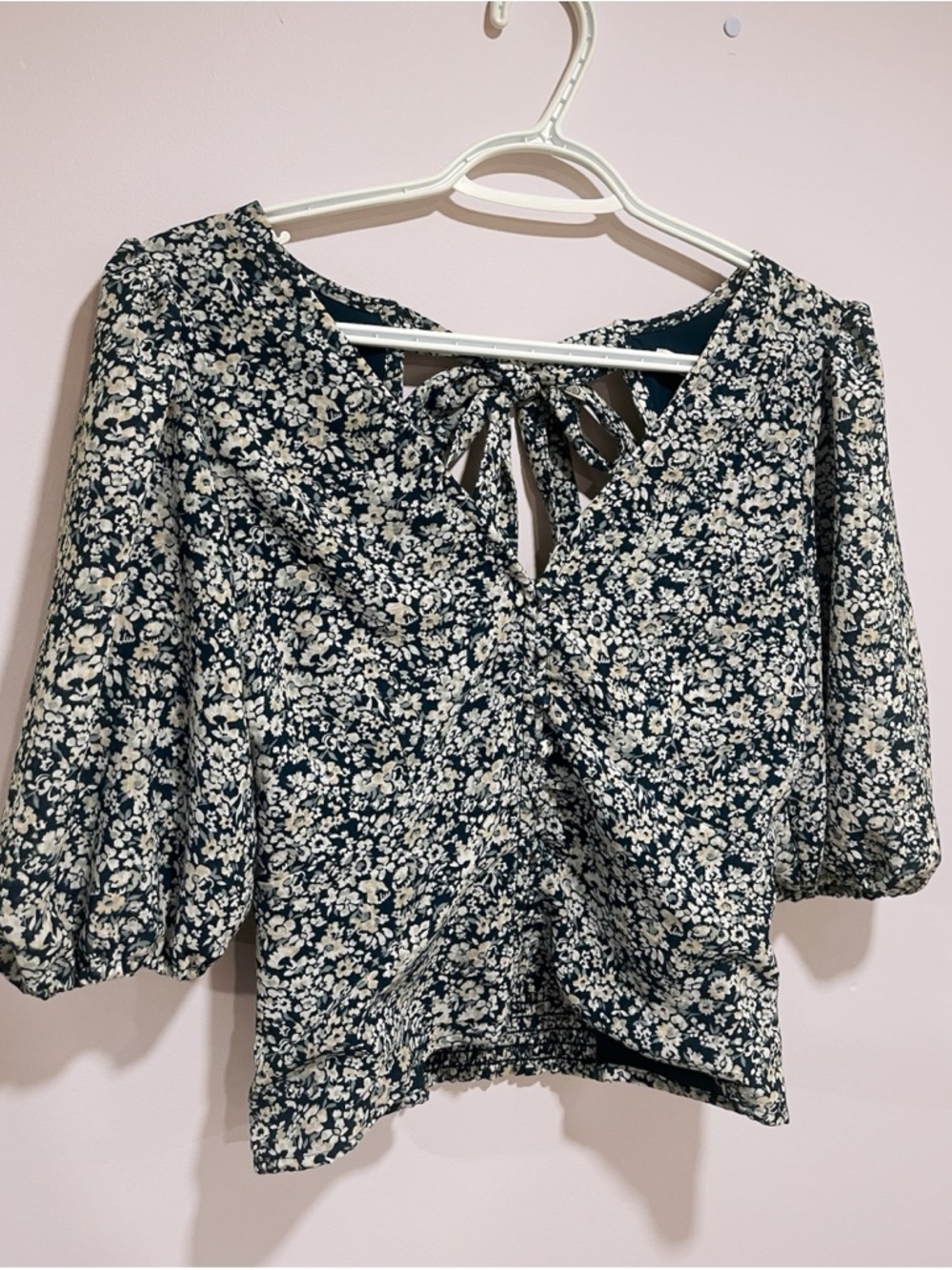 Abercrombie Cropped Puff Sleeve Top Open Tie Back Smocked Blouse Sz M